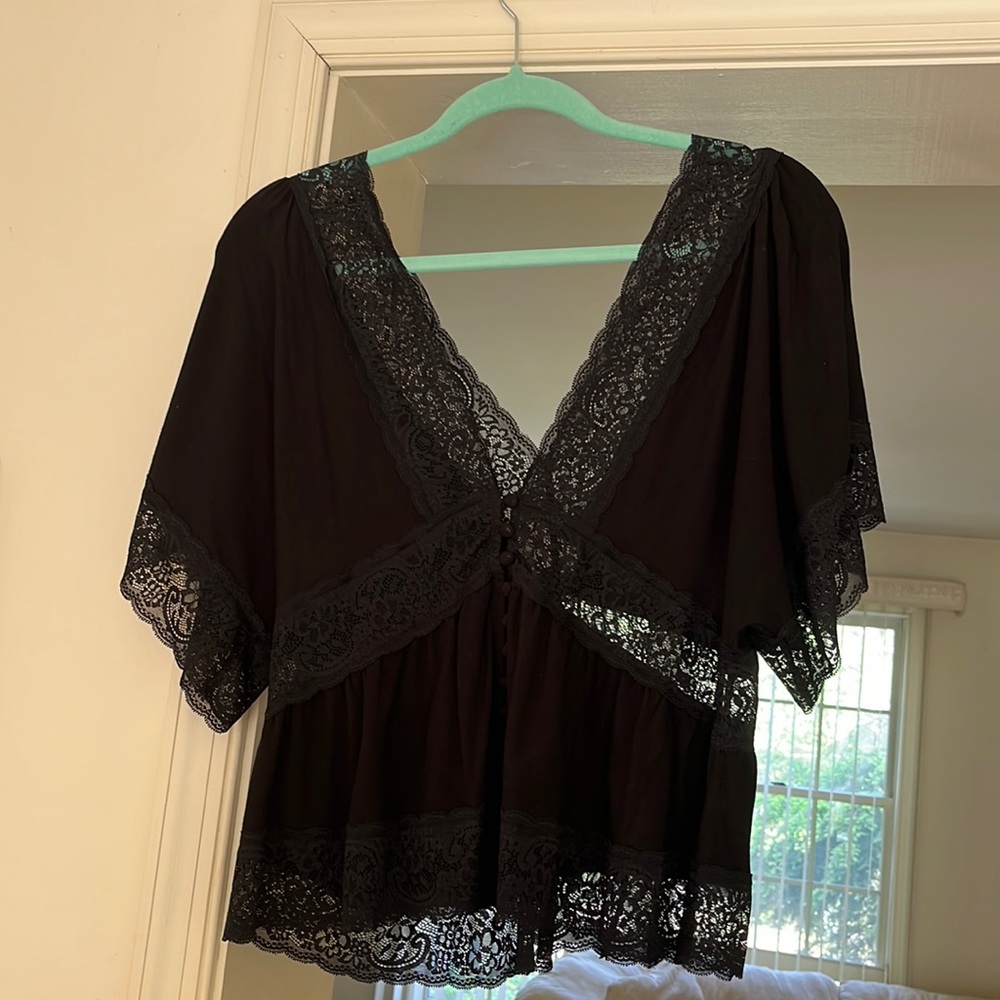 Forever21 Size Large black v-neck symmetrical short sleeve shirt.